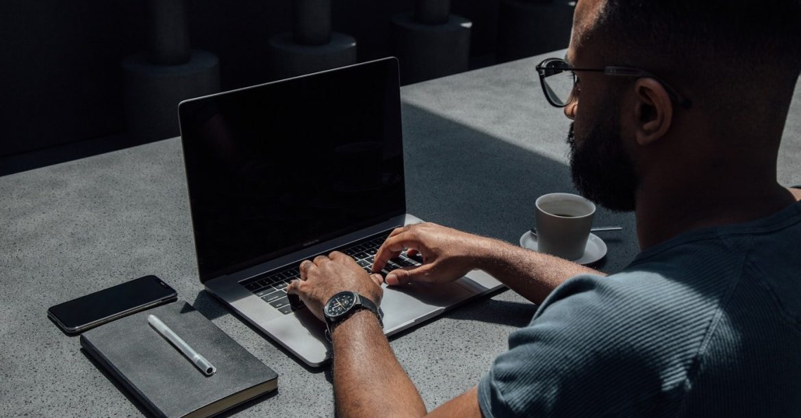 Migrating a website to a new host without downtime